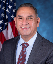Official portrait of Rep. Gilbert Cisneros