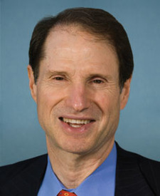 Official portrait of Sen. Ron L Wyden
